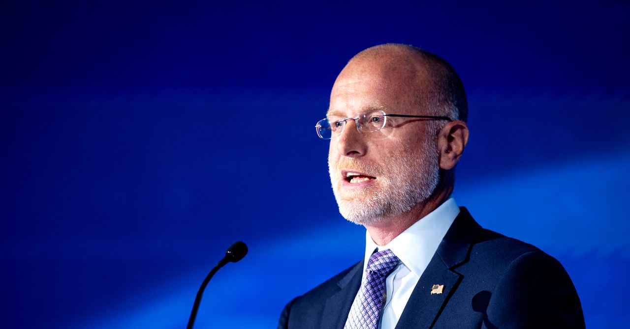 Brendan Carr is not supposed to stop to make someone make him